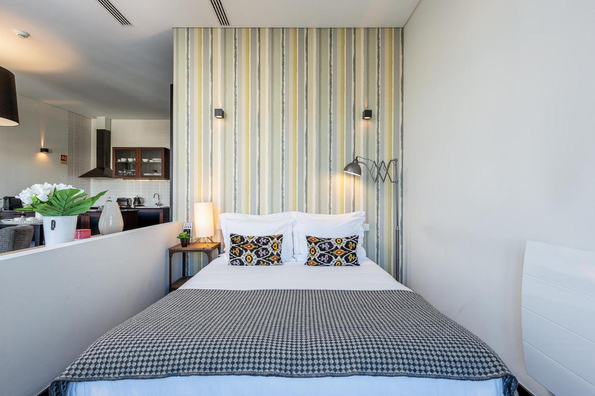 Youropo - Torre Porto Bilik gambar